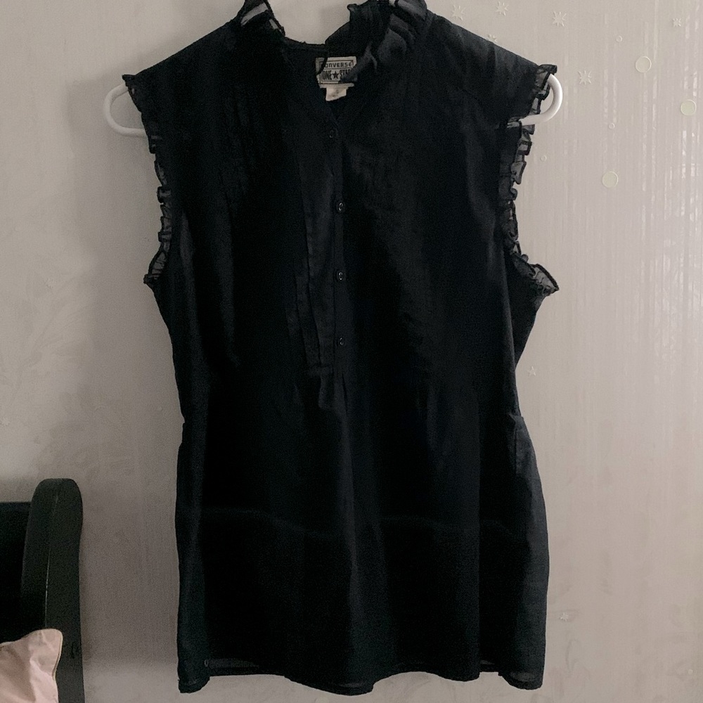 🥰EUC Converse One Star Ruffled Bib Sleeveless Top